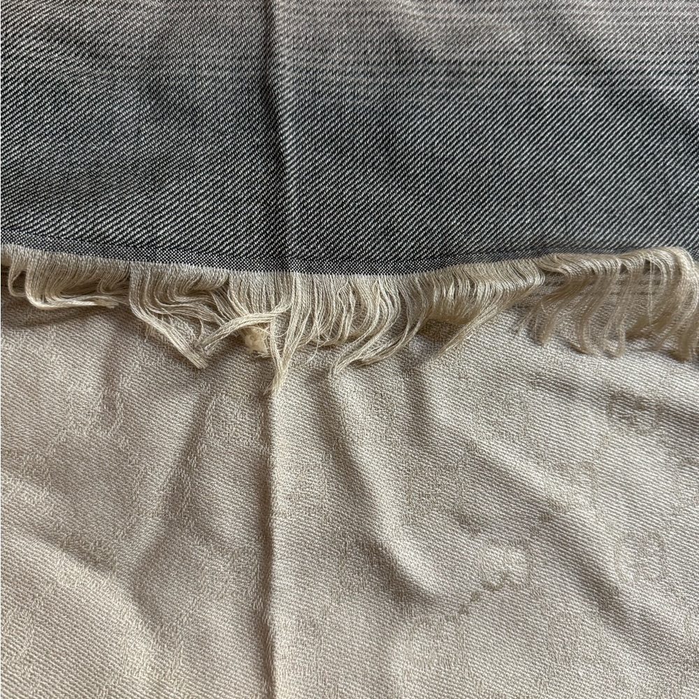 Gucci Beige and Black Scarf - Picture 5 of 6